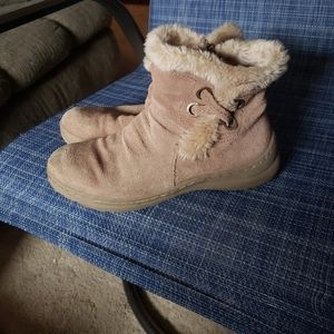 Bear traps size 8.5 boots.